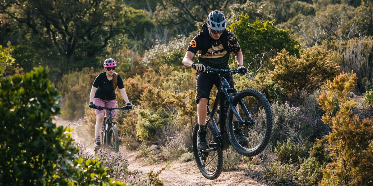 Dziś napęd elektryczny pozwala podwoić to, co dała nam natura. Dzięki niemu poczujesz się jak mistrz wyścigów MTB