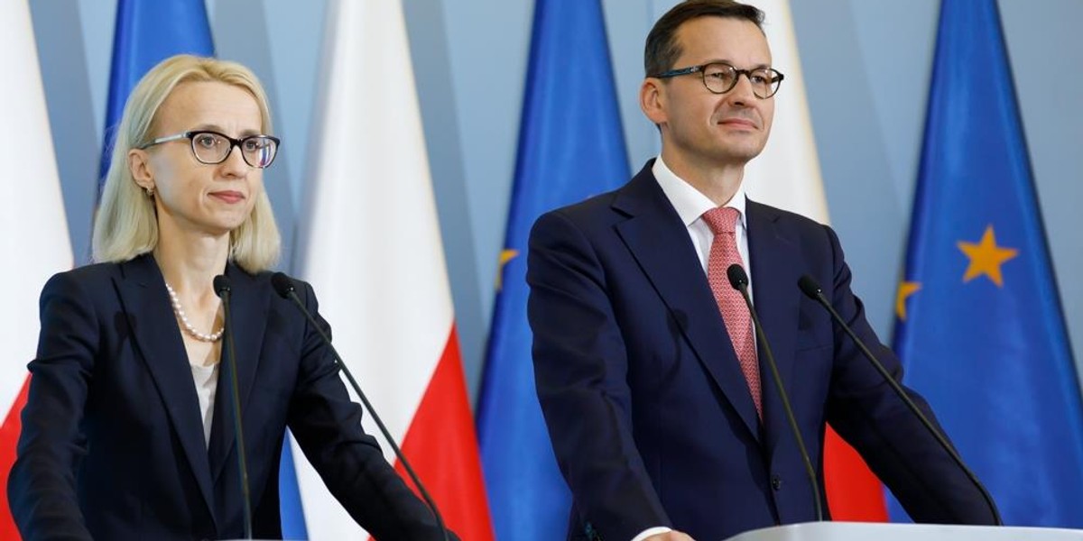 Minister Teresa Czerwińska i premier Mateusz Morawiecki