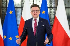 Hołownia zapowiada 'konsekwencje za hańbienie polskiego munduru'