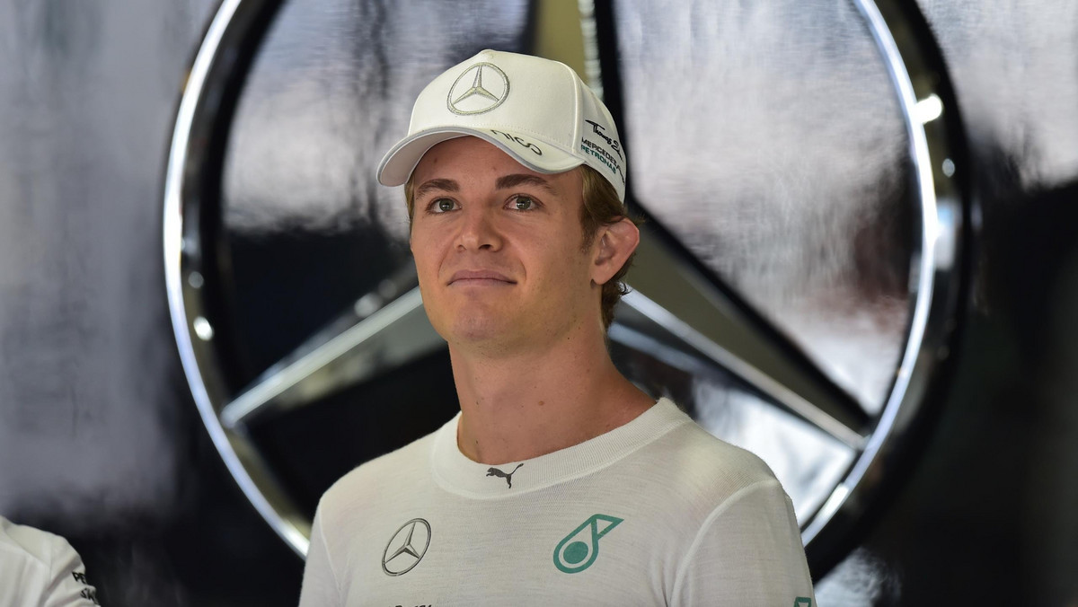 Po raz dziesiąty w sezonie Nico Rosberg wystartuje z pole position. Niemiec wygrał kwalifikacje przed wyścigiem o GP Brazylii na torze Interlagos. Walka w Q3 była zacięta, drugi z kierowców Mercedesa Lewis Hamilton przegrał z Rosbergiem o 33 tysięczne sekundy.