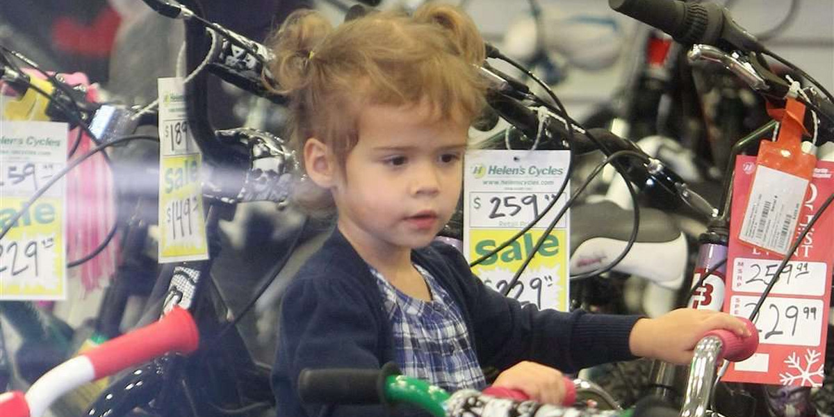 Alba kupiła córce rower