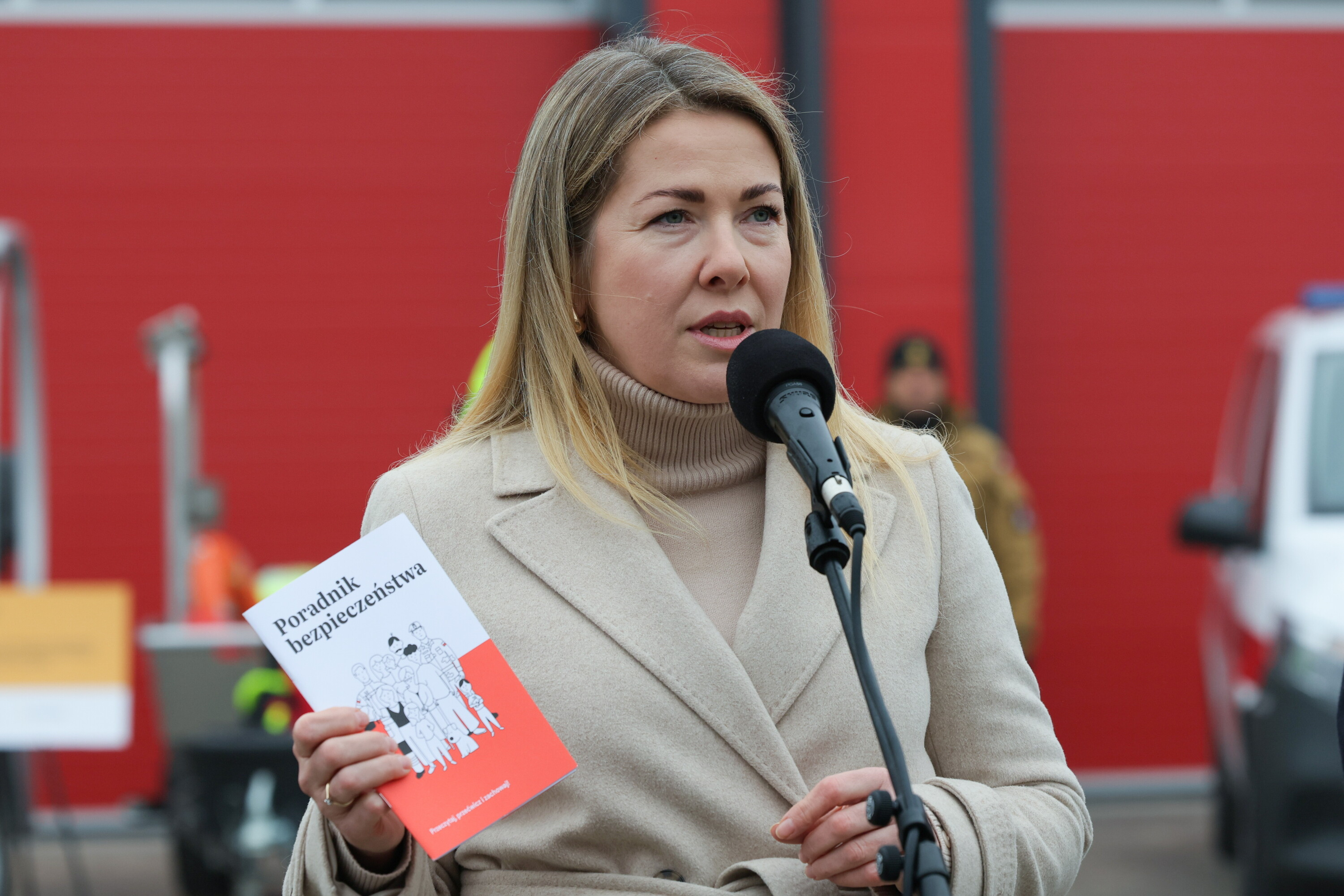 17 mln poradników bezpieczeństwa trafi do każdego domu: powódź, pożar, atak