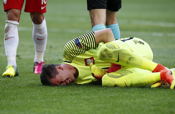 Euro 2016: Kontuzja Wojciecha Szczęsnego. Istnieje ryzyko, że nie zagra z Niemcami