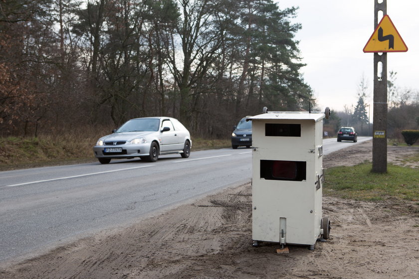 Samochód przy fotoradarze