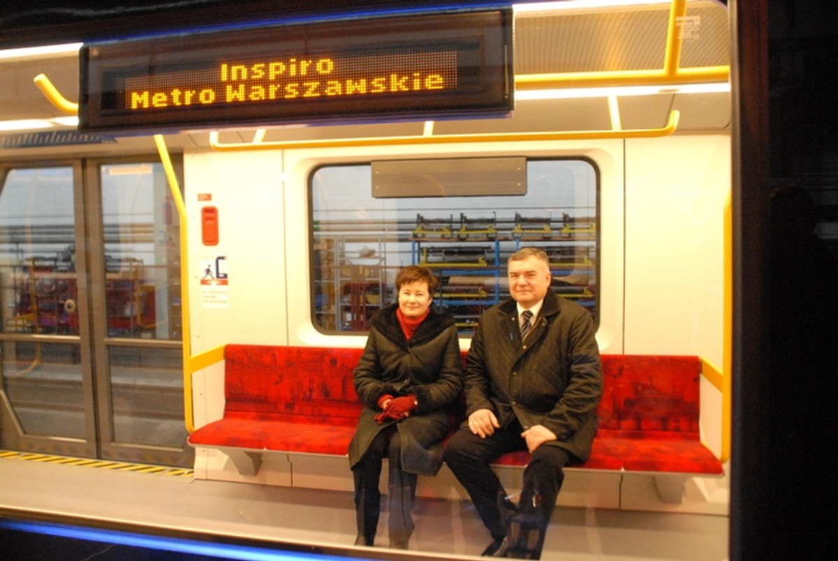 Hanna Gronkiewicz-Waltz w pociągu Inspiro, fot. R. Motyl, źródło: um.warszawa.pl