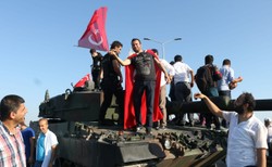 Francja ostrzega Erdogana: Przewrót nie jest czekiem in blanco, nie może być czystek