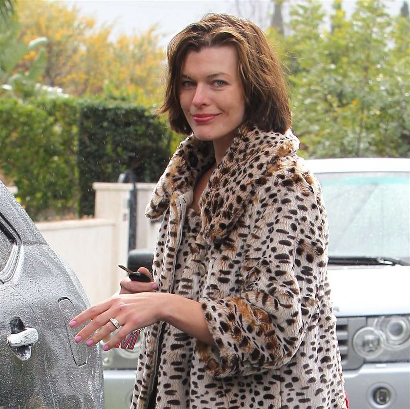 Milla Jovovich w futrze