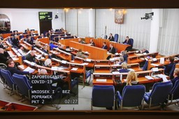 Szersze wsparcie dla firm i wykreślenie zmian w kodeksie wyborczym. Senat przegłosował poprawki do tarczy antykryzysowej