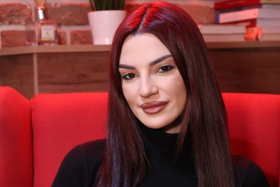 TARA SIMOV POKAZALA NOVOG DEČKA Otišla kod njega u Italiju i pokazala koliko se vole: "Sve miriše na svadbena zvona"