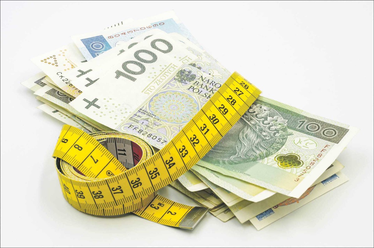 Banknoty i centymetr