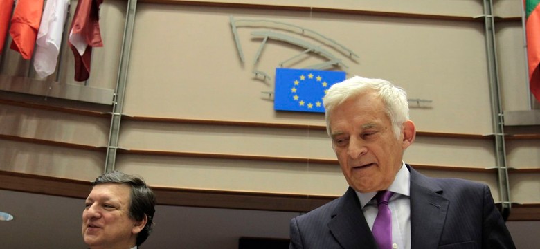 Buzek: Kadafi musi przestać zabijać własny naród