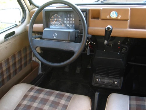 Renault 4 - Samochód z wajchą