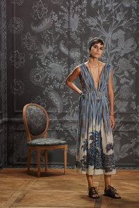 Christian Dior pálmafás designnal és tengerparti színekkel várja a nyarat