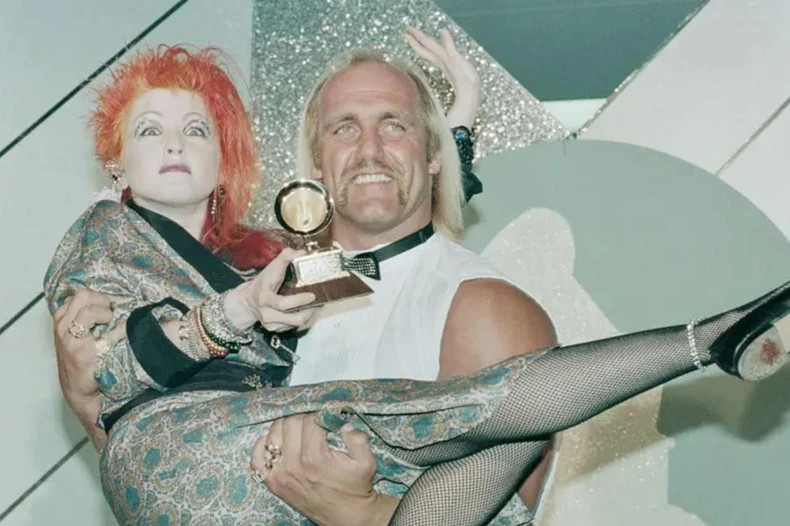 Hulk Hogan i pevačica Sindi Lauper na dodeli Gremi nagrada 1985. godine | Foto: Bettmann via Getty Images