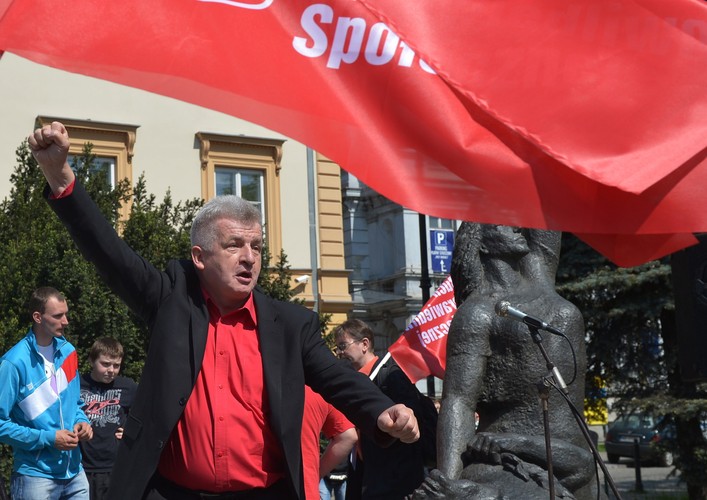 Marsz Sprawiedliwości Społecznej, zorganizowany przez Ruch Sprawiedliwości Społecznej i Piotra Ikonowicza także przeszedł ulicami Warszawy w pierwszomajowym pochodzie. Fot. PAP/Radek Pietruszka