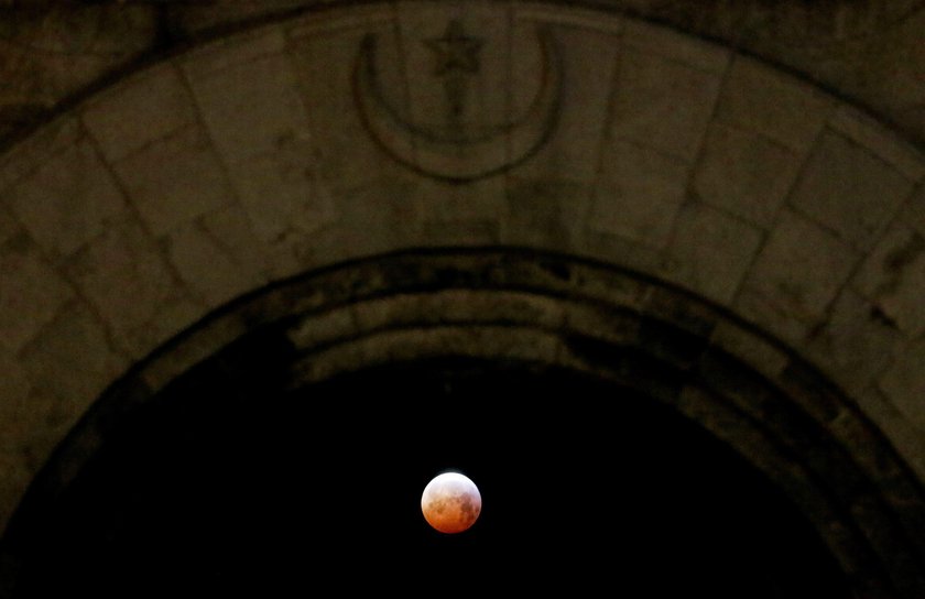 Only Total Lunar Eclipse Of 2019 Appears As "Super Blood Wolf Moon"