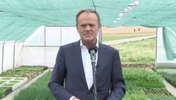 Tusk: Ludzie idąc do kościoła nie mogą mieć wrażenia, że idą do biura poselskiego PiS