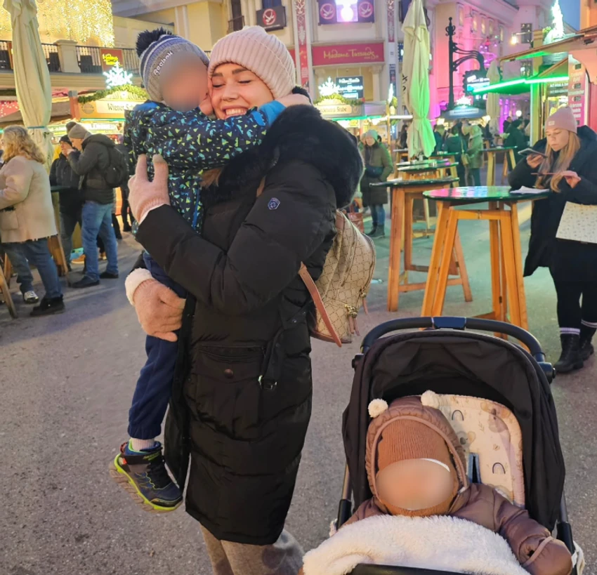 Stefan Petrušić sa ženom i decom