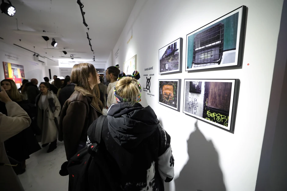 otvaranje izložbe "Nismo umetnici"