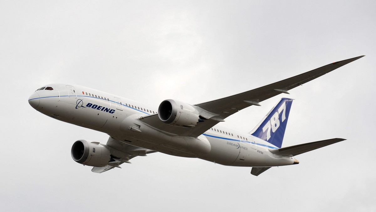 Amerykański koncern aerokosmiczny Boeing poinformował o przesunięciu terminu pierwszej dostawy dwusilnikowego odrzutowego samolotu pasażerskiego 787 Dreamliner. W listopadzie w trakcie lotu jednego z egzemplarzy próbnych zapaliła się instalacja elektryczna.