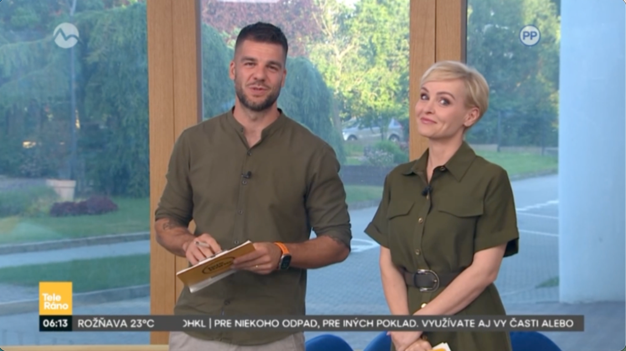 Kvetka Horváthová spevom pobavila aj kolegu Tomáša Juríčka.