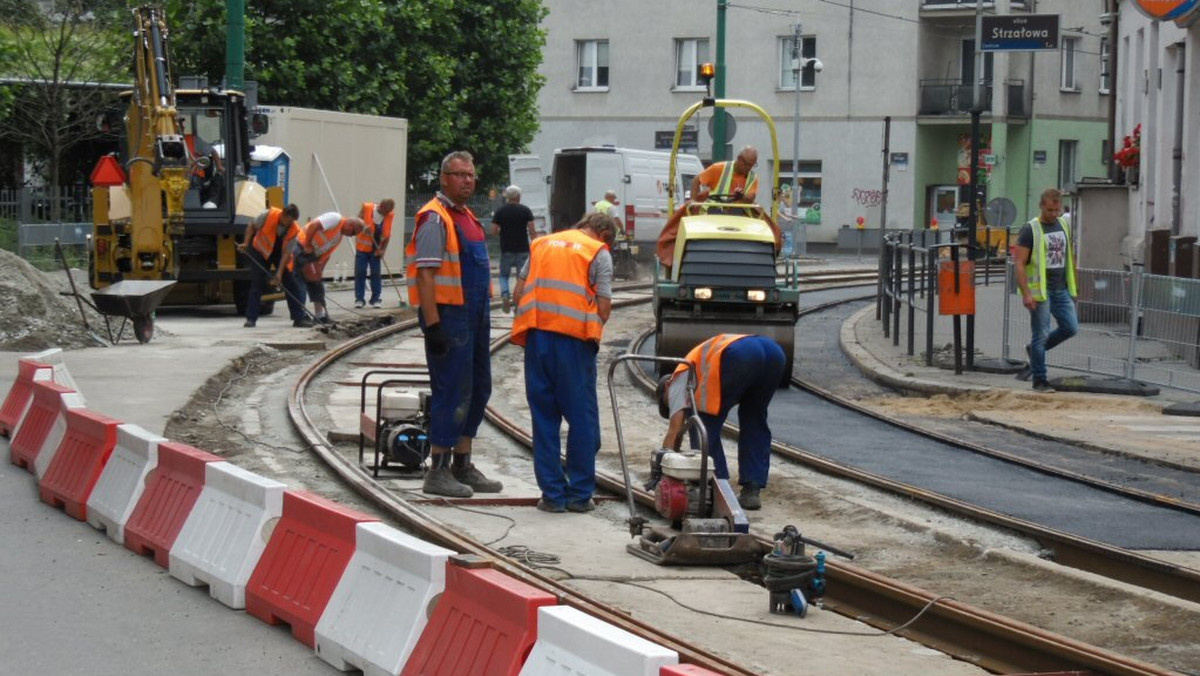 Miejski Inżynier Ruchu informuje o zamknięciu przejścia dla pieszych między pętlą tramwajową przy ul. Stróżyńskiego/Szeligowskiego na osiedlu Sobieskiego a Kampusem UAM Morasko w weekend od 20 do 22 maja.