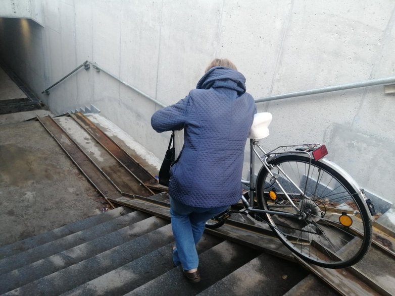 Mieszkańcy Łowicza narzekają na przejście podziemne