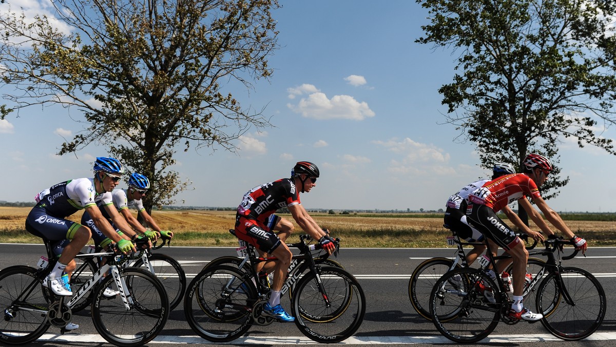 Białorusin Jauheni Hutarowicz z ekipy AG2R wygrał w Bydgoszczy pierwszy etap 71. Tour de Pologne i zdobył żółtą koszulkę lidera. Po finiszu z peletonu wyprzedził Rosjanina Romana Majkina oraz Włocha Manuele Moriego. Kolarze wystartowali dziś o godz. 13 spod Stoczni Gdańskiej.