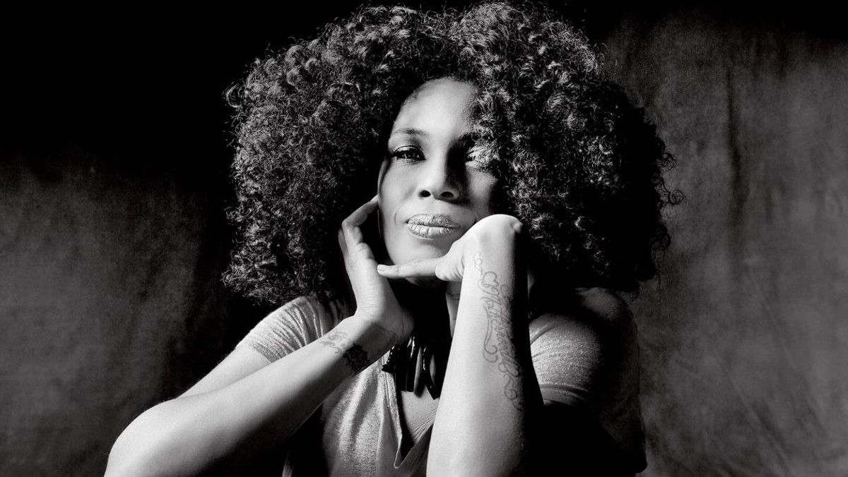 MAcy Gray