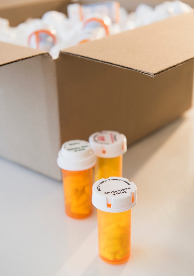 Korona virus se na kartonu zadržava do 24 sata