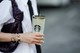 A Starbucks etikusan előállított kávét kínál, edukálja a fogyasztókat a környazettudatosság területén, és együttműködik a fenntarthatóságban élen járó vállalkozásokkal, szervezetekkel