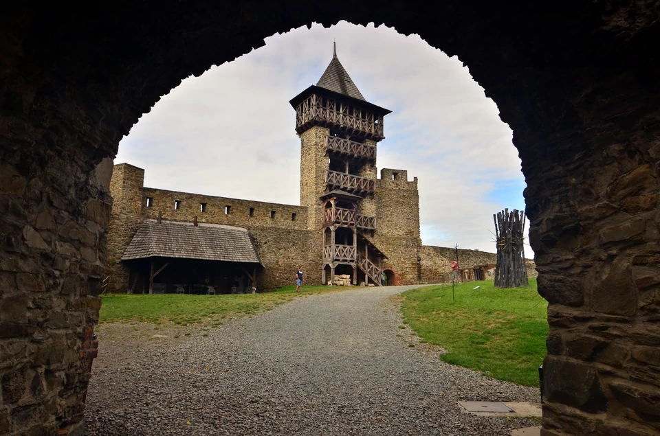 Zamek Helfsztyn, wieża