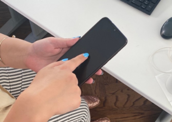 Kakve su ličnosti osobe koje jednom rukom drže telefon, a drugom kuckaju?
