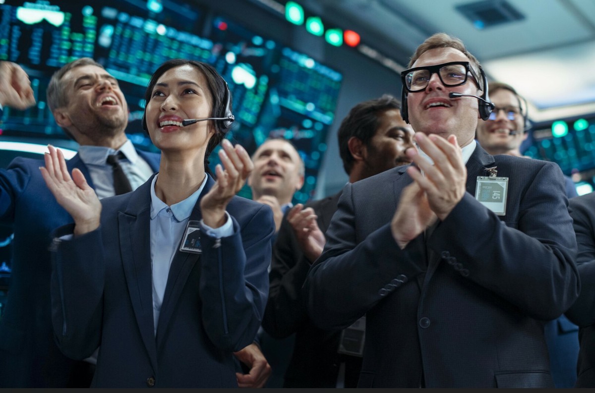 Miesięczny dochód pasywny z giełdy lepszy niż najem mieszkań? Trzy portfele dywidendowe do wyboru