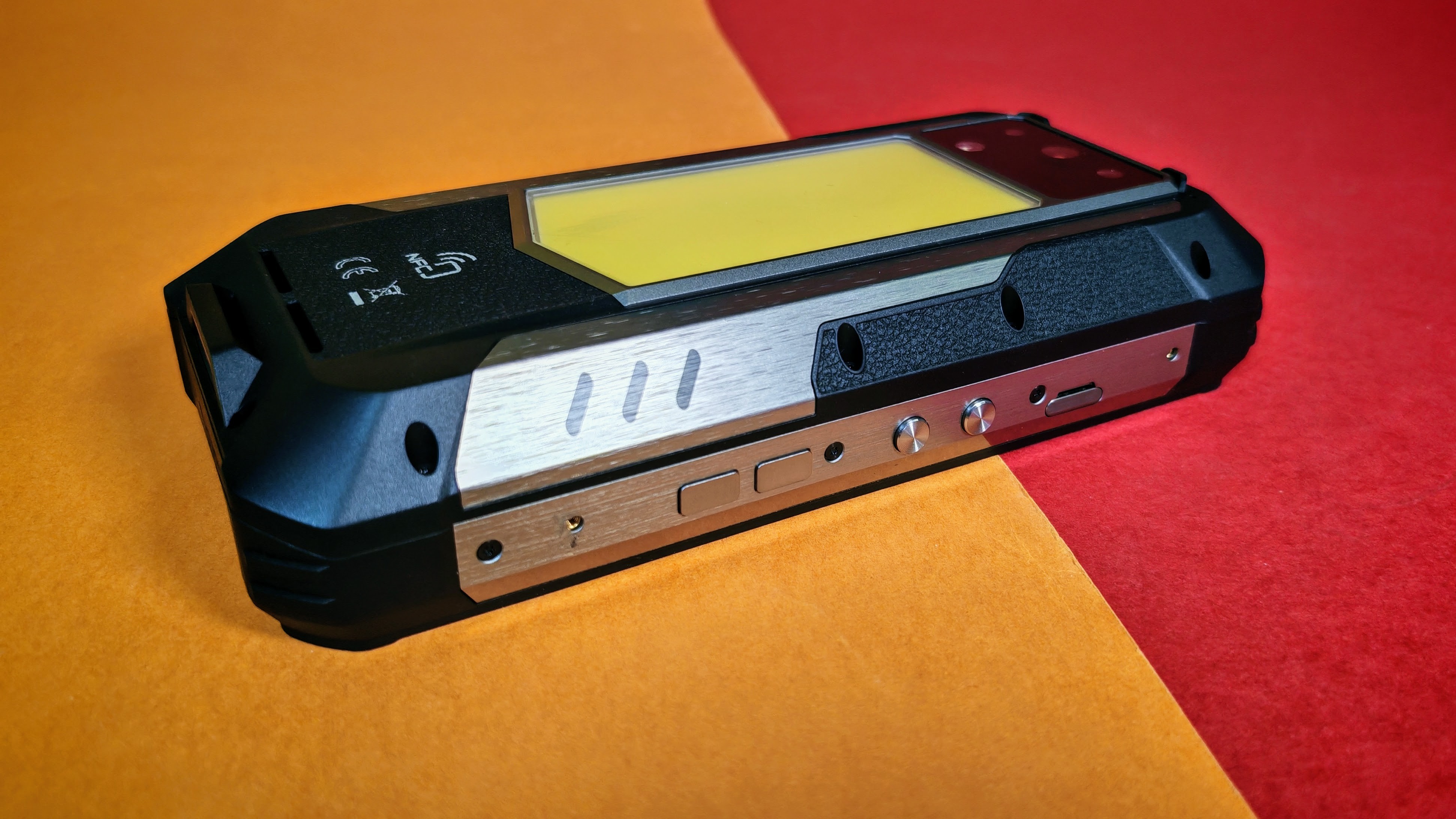 Oukitel WP100 Titan im Test: Outdoor-Handy mit Monster-Akku 