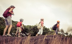 Samorządy alarmują: MEN majstruje w przepisach, dzieci nie pojadą na wycieczki. Ministerstwo odpowiada