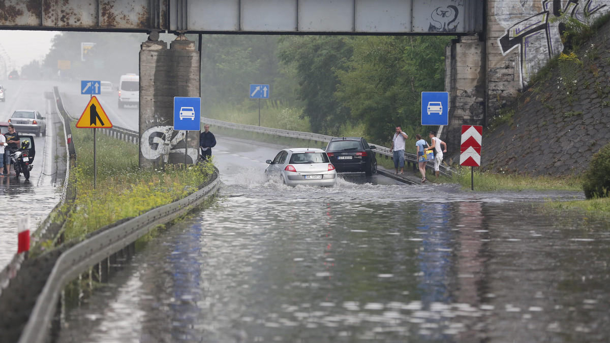 Zalana trasa między Sosnowcem a Katowicami