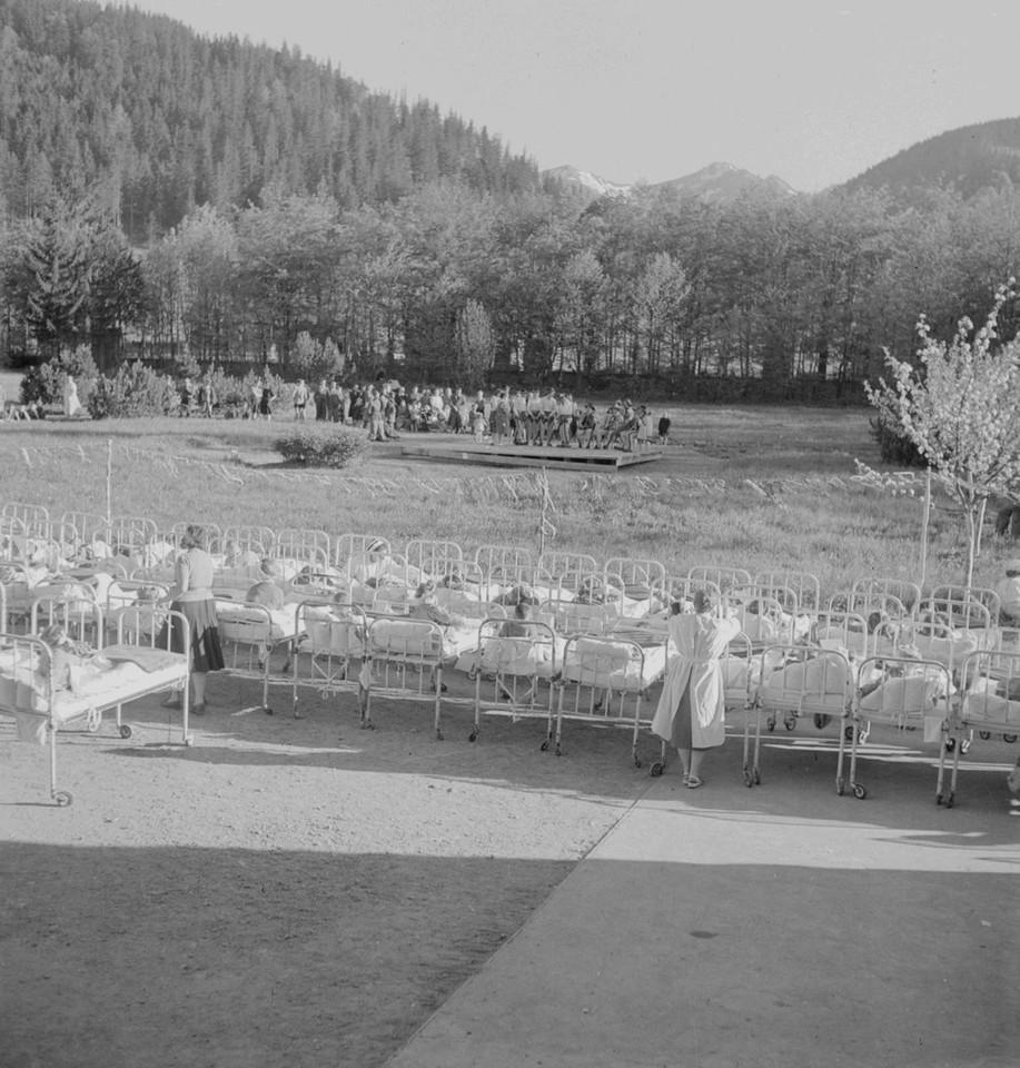   Dzień dziecka w KBK (Państwowe Sanatorium Dziecięce Gruźlicy Kostno-Stawowej im. J. Zeylanda) w Zakopanem. Rok 1959