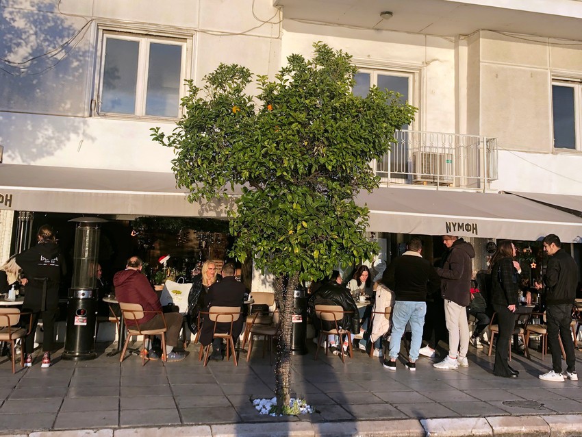 Puni kafići u Solunu