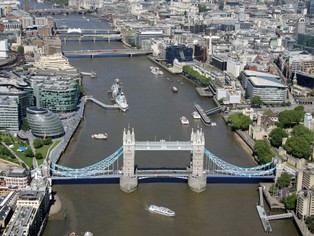 "Financial Times": Pomiędzy Wlk. Brytanią a Polską rośnie gigantyczna przepaść