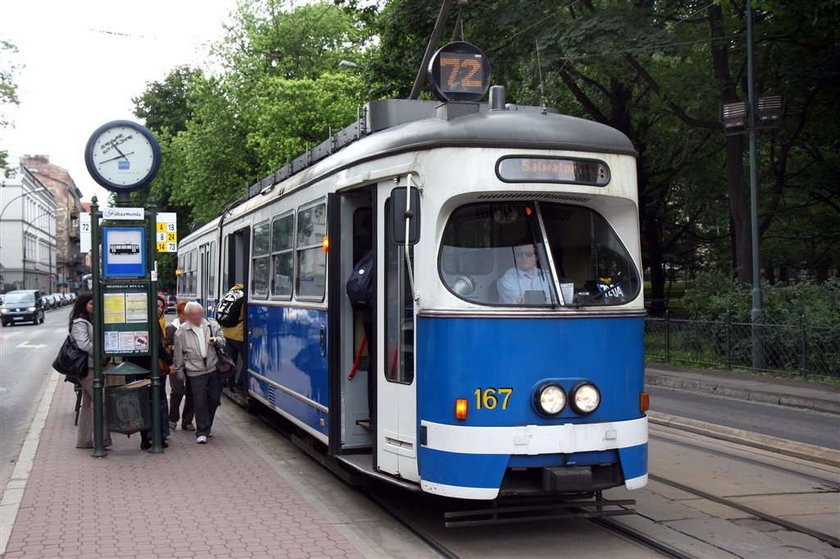 Wakacyjne zmiany w komunikacji