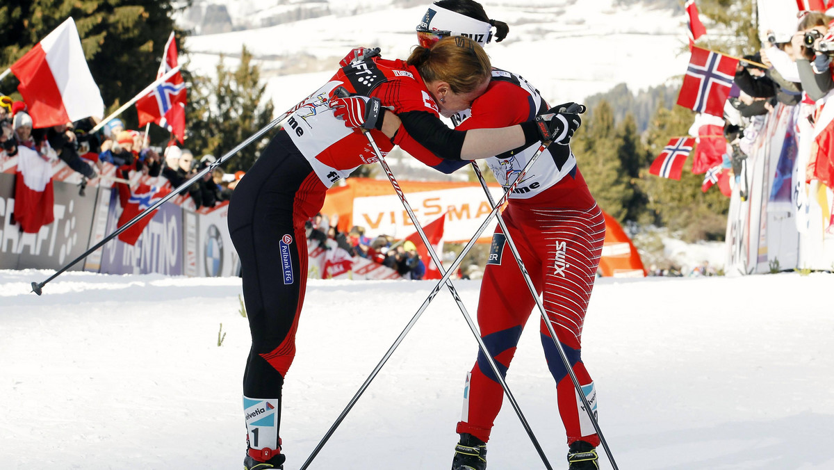 Kiedy Justyna Kowalczyk wkraczała w wielki świat biegów narciarskich Marit Bjoergen była już w nich wielką gwiazdą. Polka swój pierwszy seniorski medal wywalczyła podczas Zimowych Igrzysk Olimpijskich w Turynie, kiedy niespodziewanie zajęła trzecie miejsce w biegu na 30 kilometrów techniką dowolną ze startu wspólnego. Norweżka zdobyła tam srebro na 10 kilometrów "klasykiem", ale w dorobku miała także krążek wywalczony w Salt Lake City, siedem medali mistrzostw świata i Kryształową Kulę.