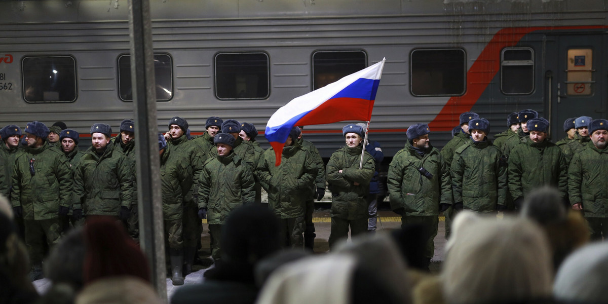 Rosja na wojnę w Ukrainie musi mobilizować coraz większą liczbę żołnierzy