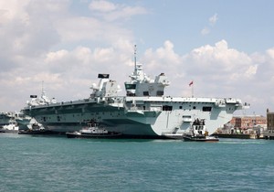 nosač aviona Princ od Velsa luka Portsmut