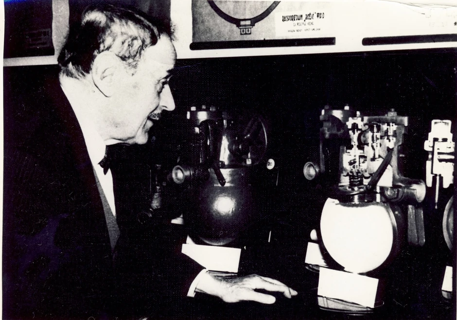 Dobrivoje Božić pored svojih rasporednika 1961.