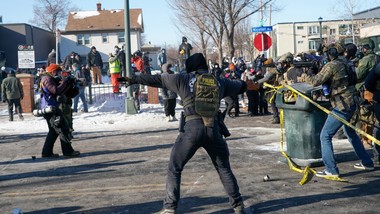 zamieszki w usa, agenci federalni zabili człowieka na ulicy. "ilu amerykanów musi zginąć?"