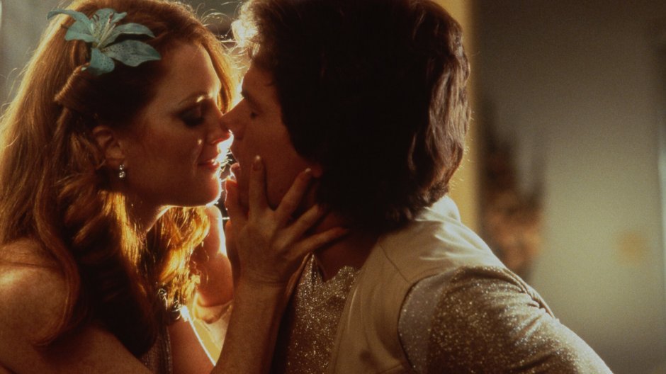 Julianne Moore i Mark Wahlberg w filmie "Boogie Nights"