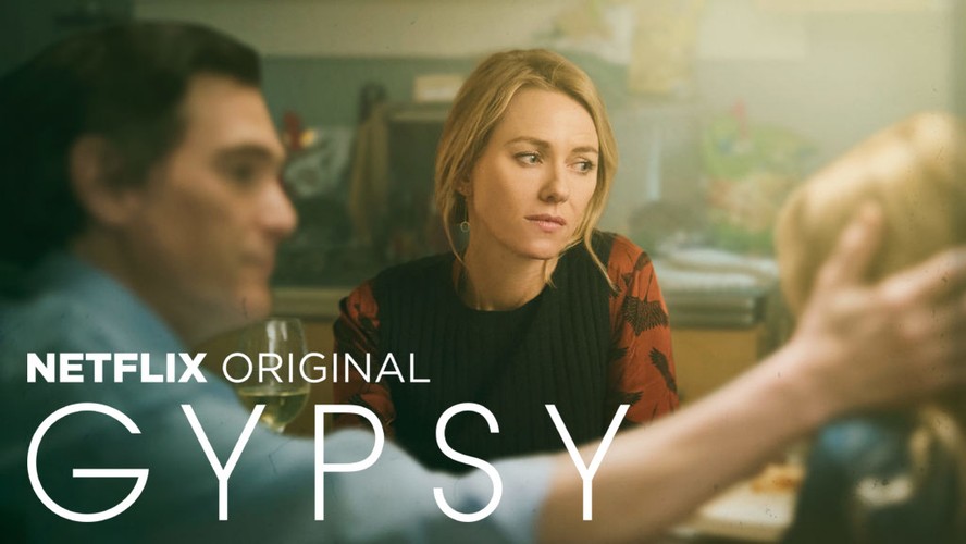 <strong>„Gypsy”, Netflix, data premiery: 30 czerwca</strong>
<br><br>
W serialu „Gypsy” terapeutka, w którą wciela się niesamowita Naomi Watts nawiązuje bliskie i niebezpieczne relacje z różnymi osobami z życia swoich pacjentów.
<br><br>
W „Gypsy” wystąpią ponadto Billy Crudup (Spotlight), Sophie Cookson (Kingsman), Lucy Boynton (Murder on the Orient Express), Karl Glusman (Nocturnal Animals), Melanie Liburd (Dark Matter), Poorna Jagganthan oraz Brenda Vaccaro.