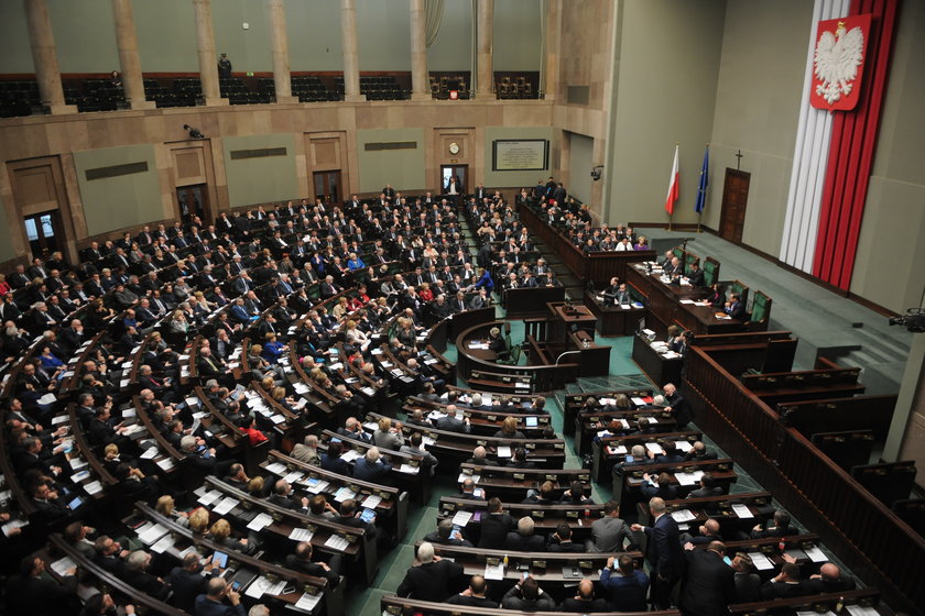 Duda nie ujawnił Sejmowi wszystkich zarobków