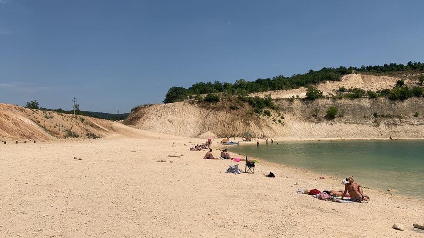 Bešenovačko jezero